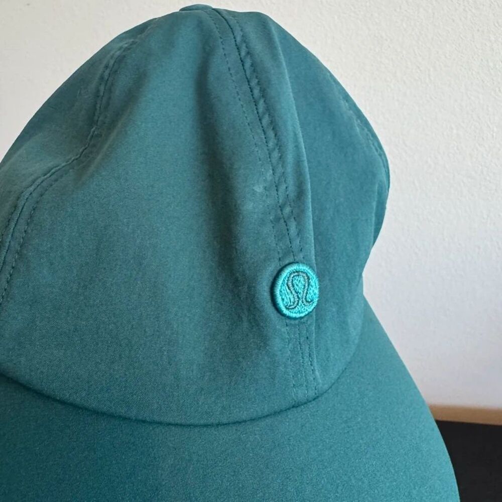 Lululemon hat - Picture 2 of 5